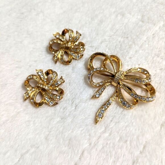 Vintage Kenneth J Lane (for Avon) Goldtone Bow Brooche/Matching Clip Earrings - Picture 8 of 16